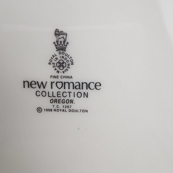 Royal Doulton Oregon 4-Large Rim Soup Bowl 9 In And 2- Salad Plates 8in - Picture 8 of 8